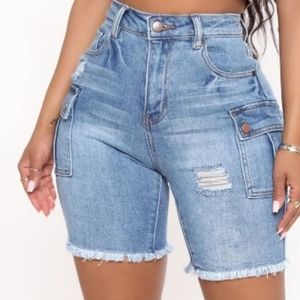 Fashion Nova cargo pockets Bermuda shorts stretchy